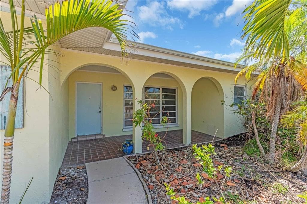 396 AVENIDA MADERA SARASOTA, FL 34242