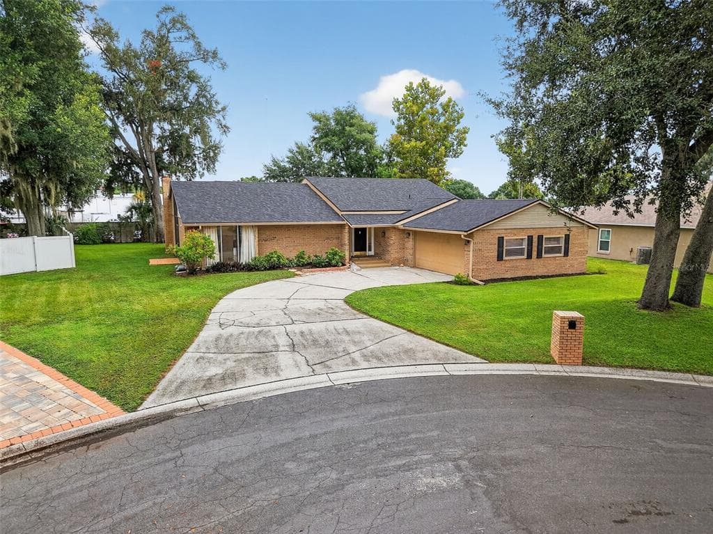 1524 NEW JERSEY OAKS COURT LAKELAND, FL 33801
