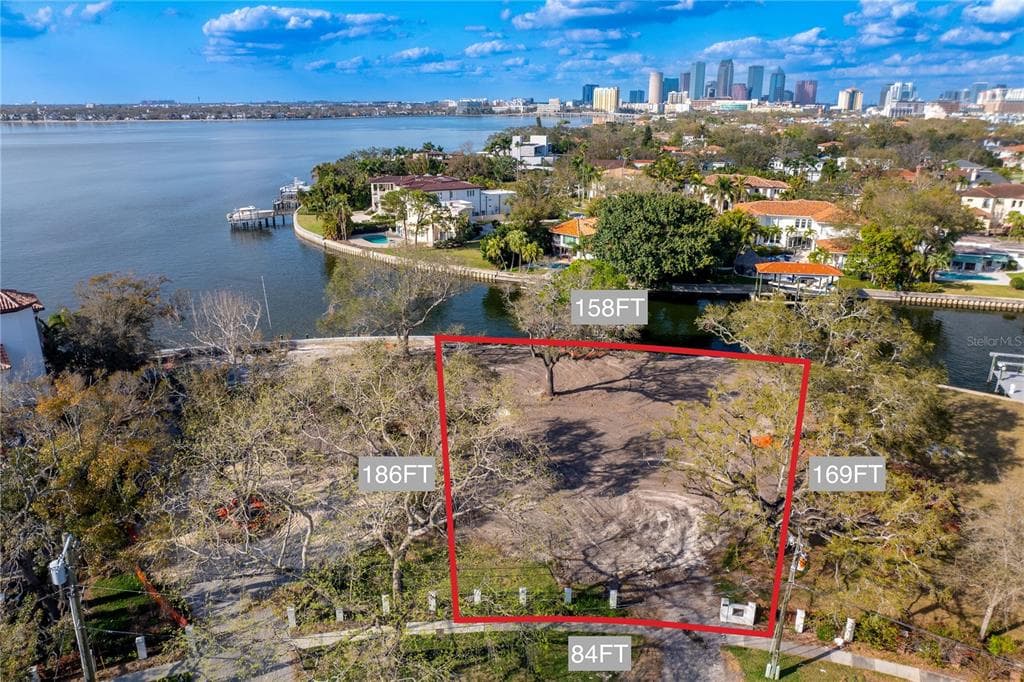 38 LADOGA AVENUE TAMPA, FL 33606