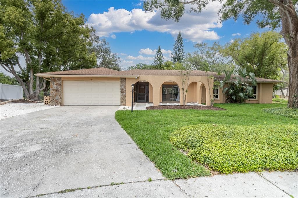 30 PINETREE COURT