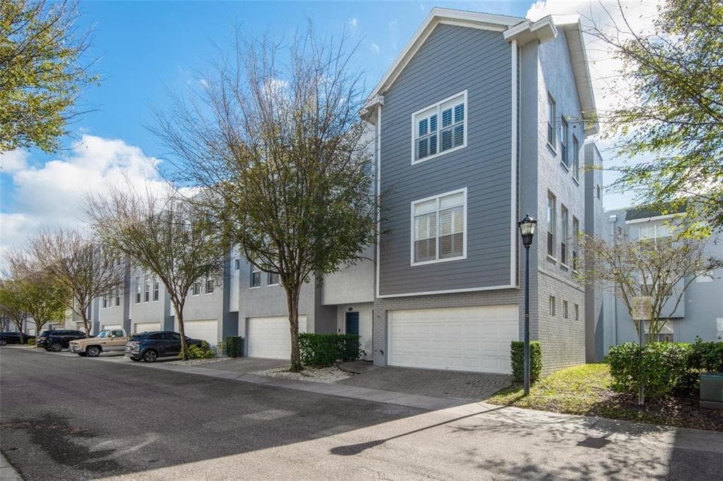 4536 BAY SPRING COURT