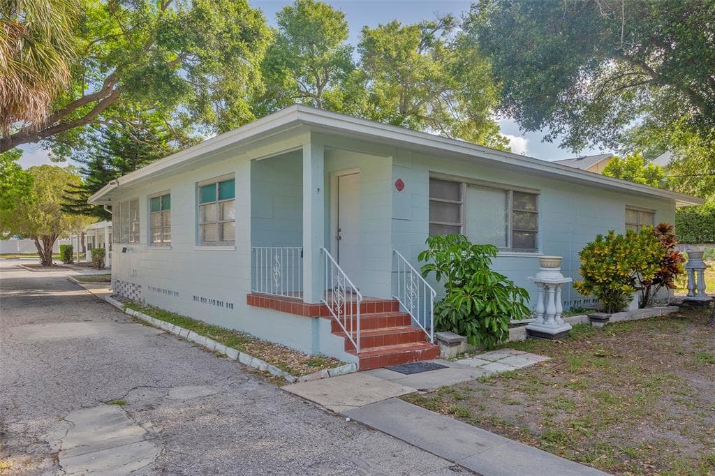 1102 SUNSET POINT ROAD UNIT 6 CLEARWATER, FL 33755