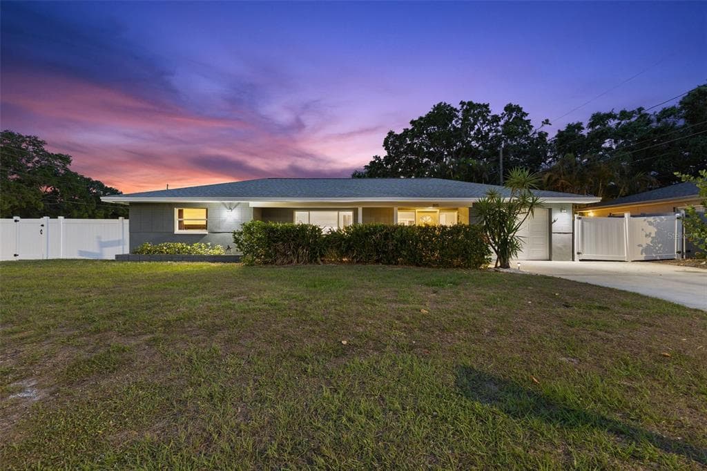 895 JOAN STREET DUNEDIN, FL 34698
