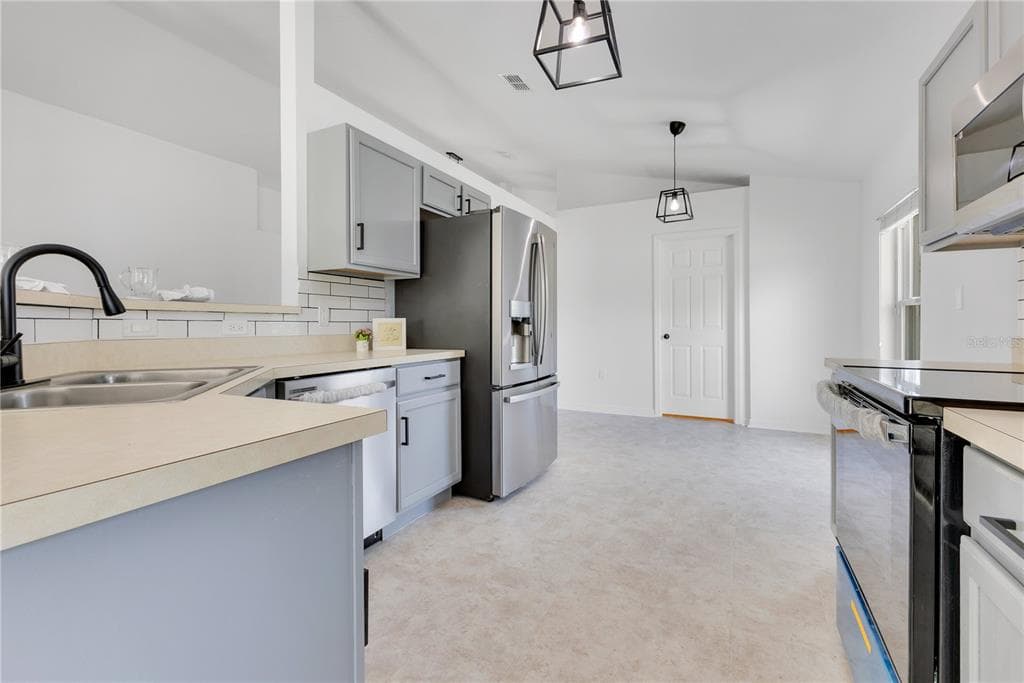 421 SIERRA MIKE BOULEVARD LAKE ALFRED, FL 33850