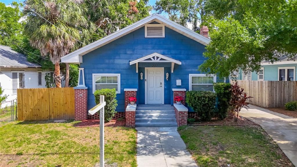 207 W CHELSEA STREET TAMPA, FL 33603