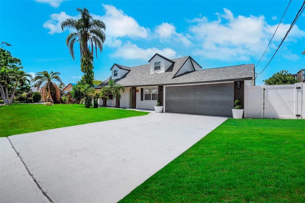 8711 THORNWOOD LANE TAMPA, FL 33615