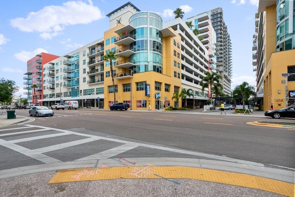 1120 E KENNEDY BOULEVARD UNIT 1127