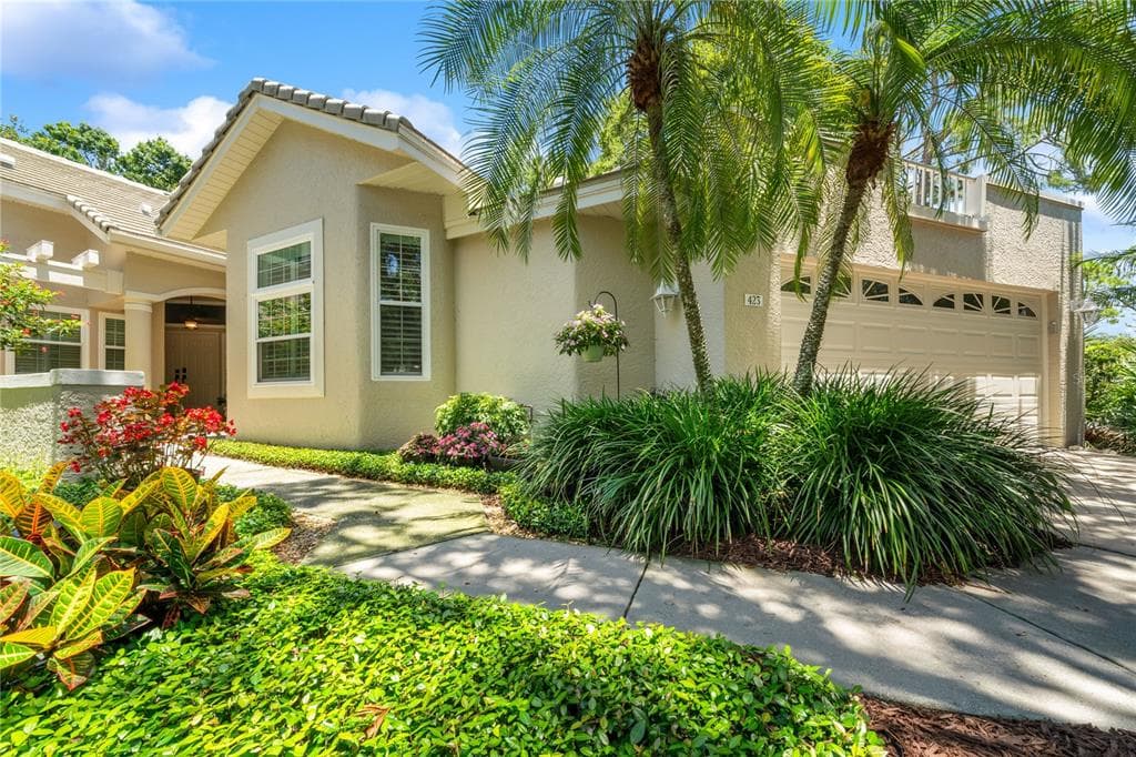 423 FAN PALM COURT NE ST PETERSBURG, FL 33703