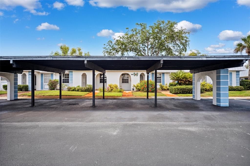 4229 GLISSADE DRIVE NEW PORT RICHEY, FL 34652
