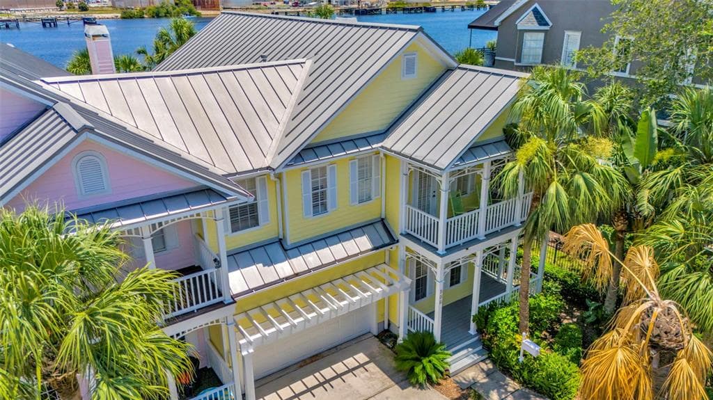 936 HEMINGWAY CIRCLE TAMPA, FL 33602