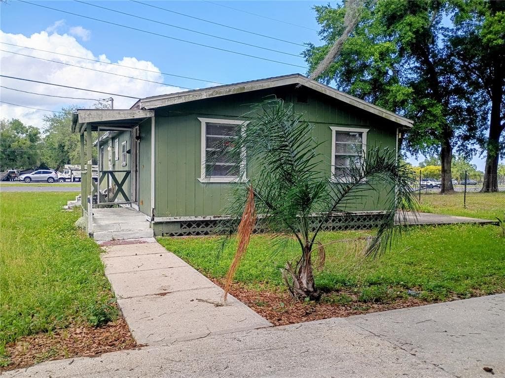 4315 LAKE AVENUE KISSIMMEE, FL 34746