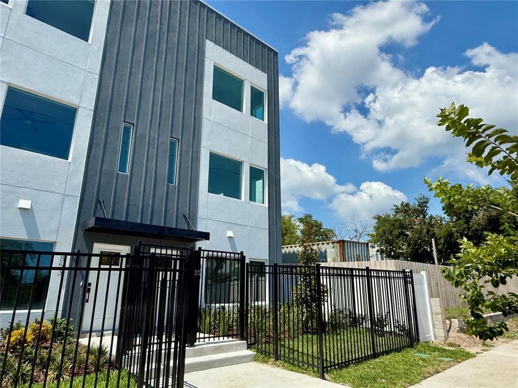851 6TH AVENUE S ST PETERSBURG, FL 33701