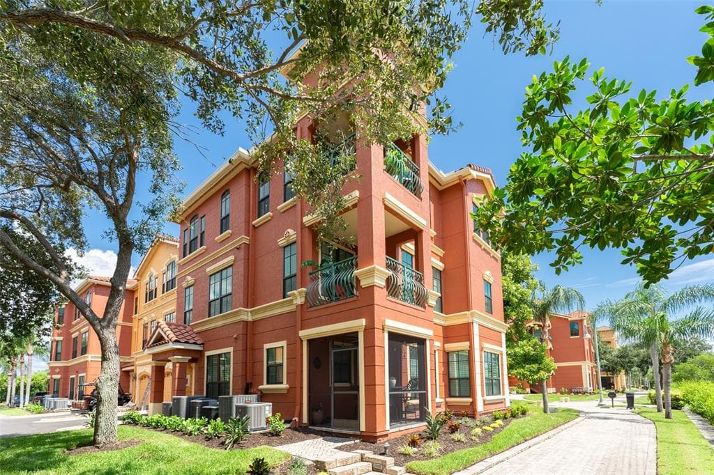 2741 VIA CIPRIANI UNIT 934B CLEARWATER, FL 33764
