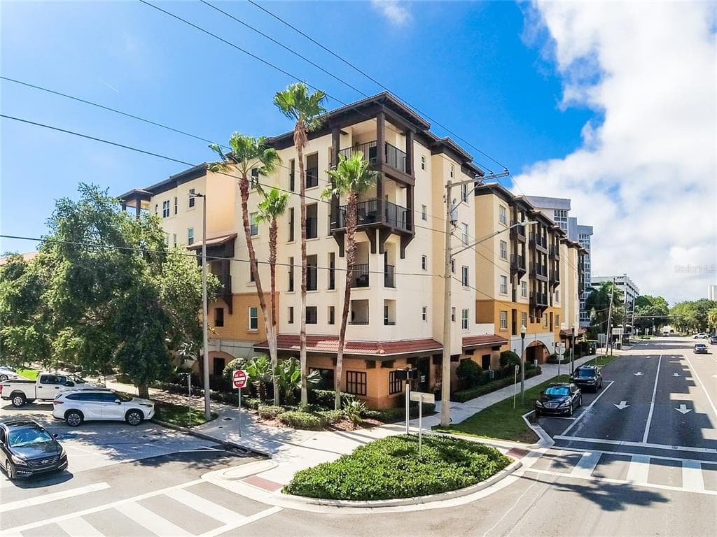 200 4TH AVENUE S UNIT 329