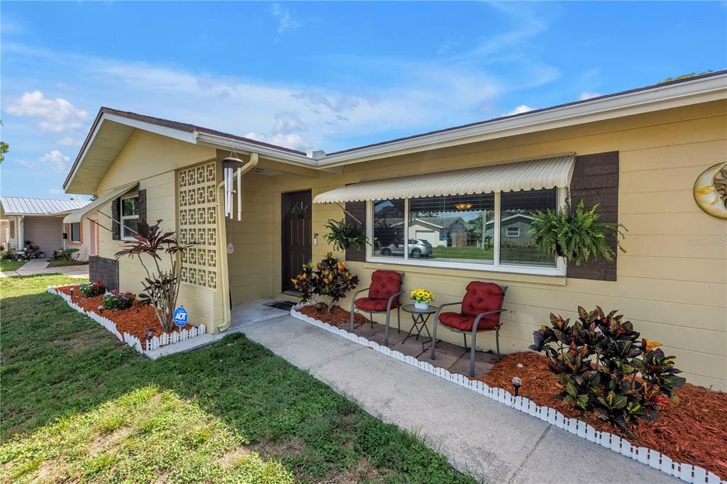 9892 111TH STREET SEMINOLE, FL 33772