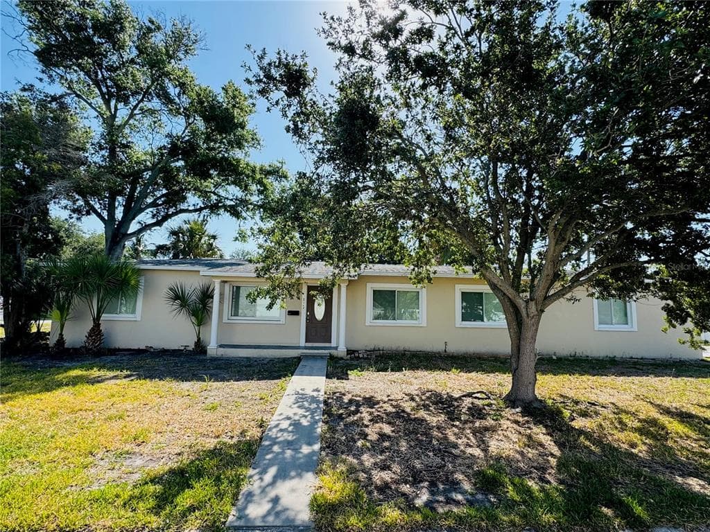 3895 MAPLE STREET NE ST PETERSBURG, FL 33703