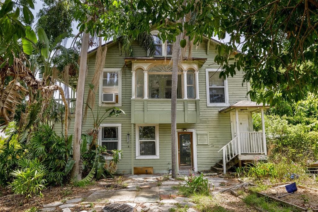 824 31ST AVENUE N ST PETERSBURG, FL 33704