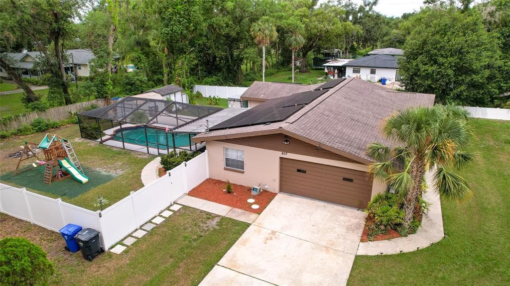 807 E CHAPMAN ROAD LUTZ, FL 33549