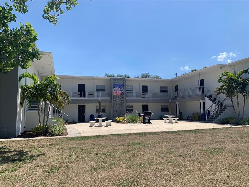426 PALM AVENUE N UNIT 10 ST PETERSBURG, FL 33703