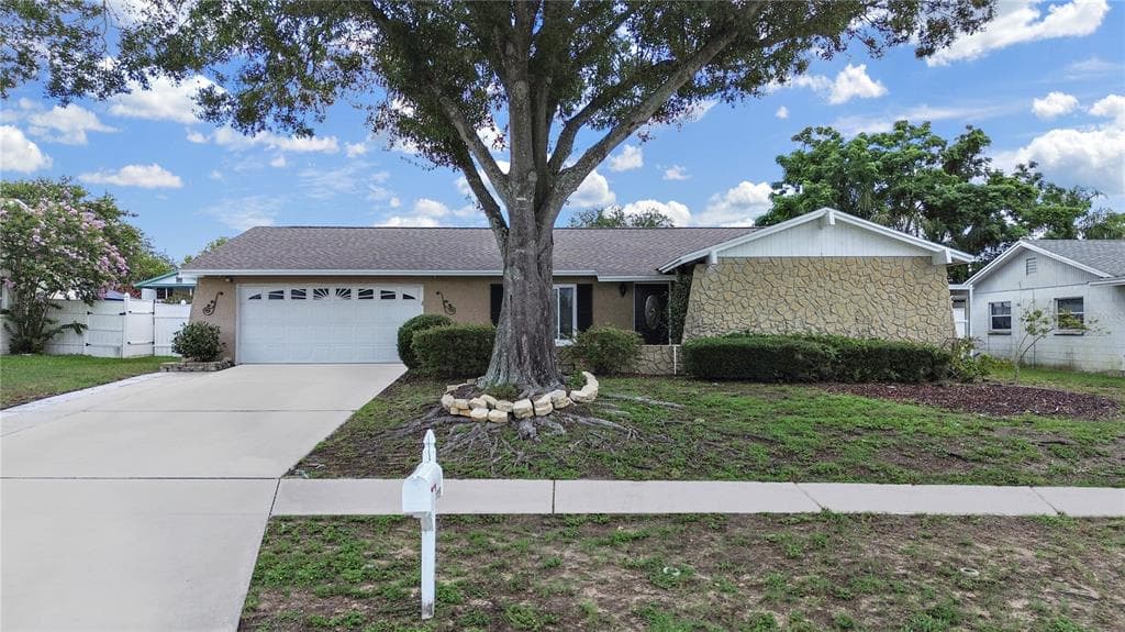 2209 KINGSWOOD LANE BRANDON, FL 33511