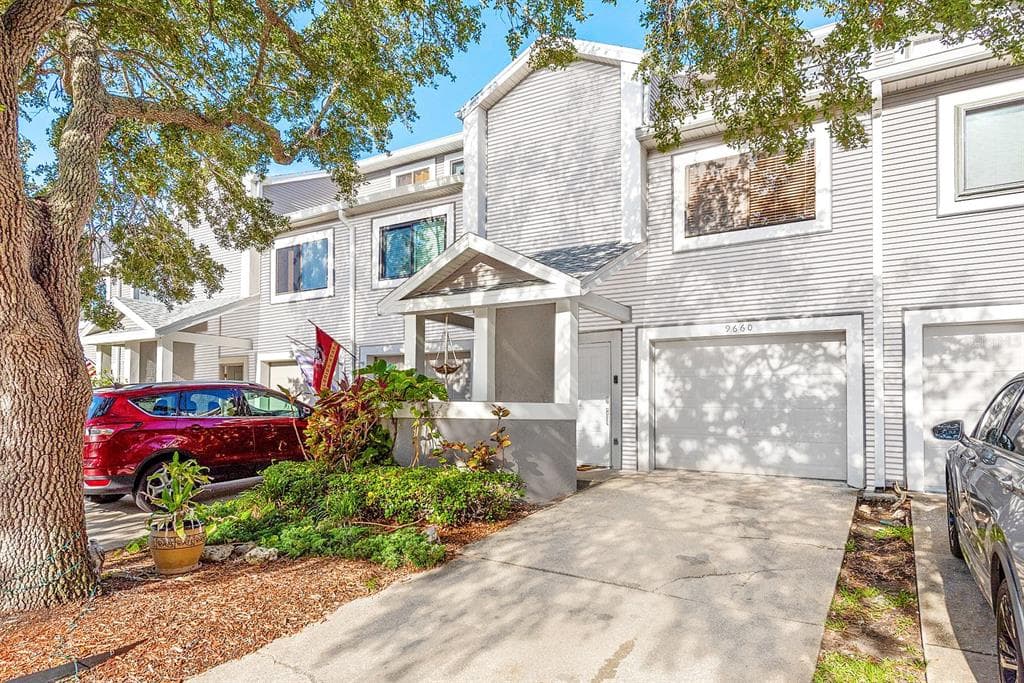 9660 TARA CAY COURT UNIT 38 SEMINOLE, FL 33776