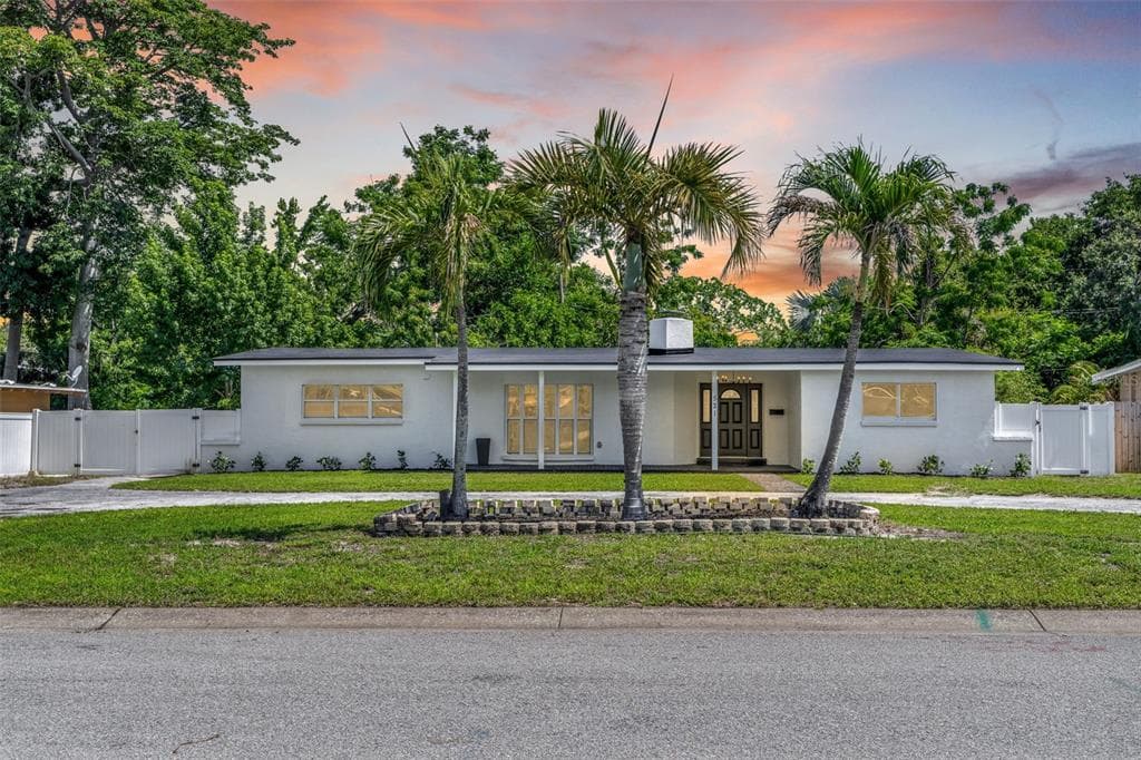 521 51ST AVENUE S ST PETERSBURG, FL 33705