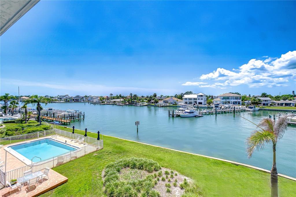 340 PINELLAS BAYWAY S UNIT 304 ST PETERSBURG, FL 33715
