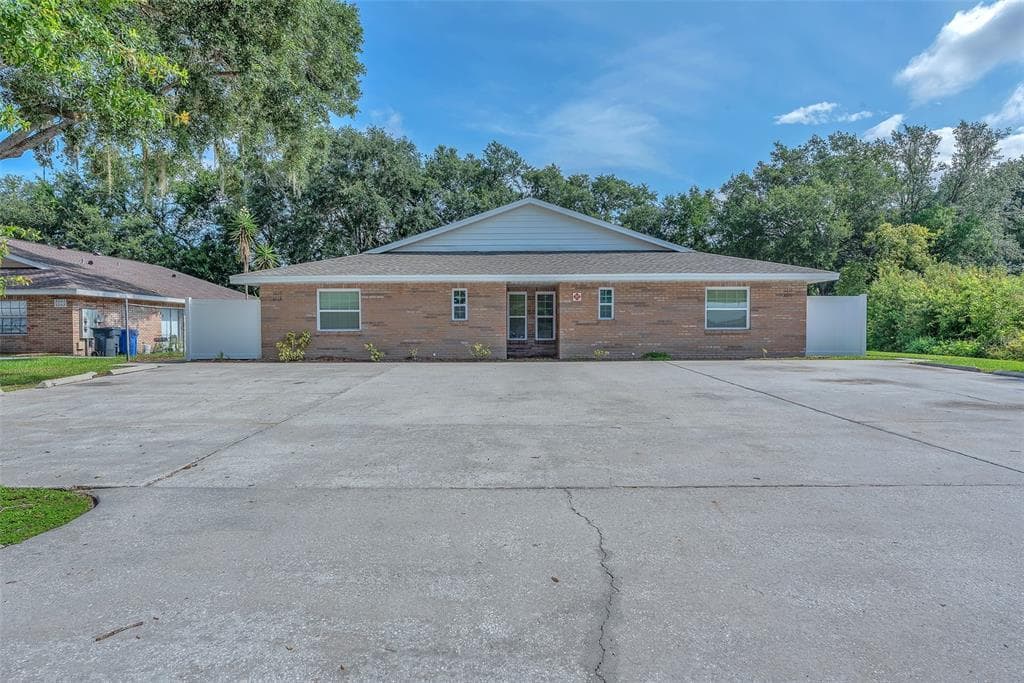 3209 BLOOMINGDALE VILLAS COURT BRANDON, FL 33511