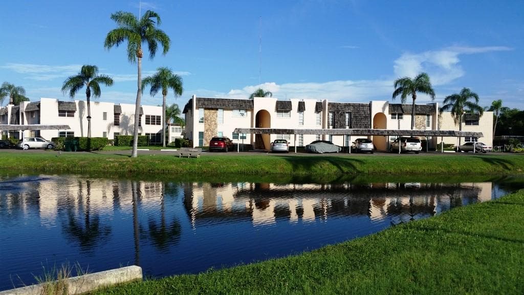 221 FERNWOOD CIRCLE UNIT 221 SEMINOLE, FL 33777