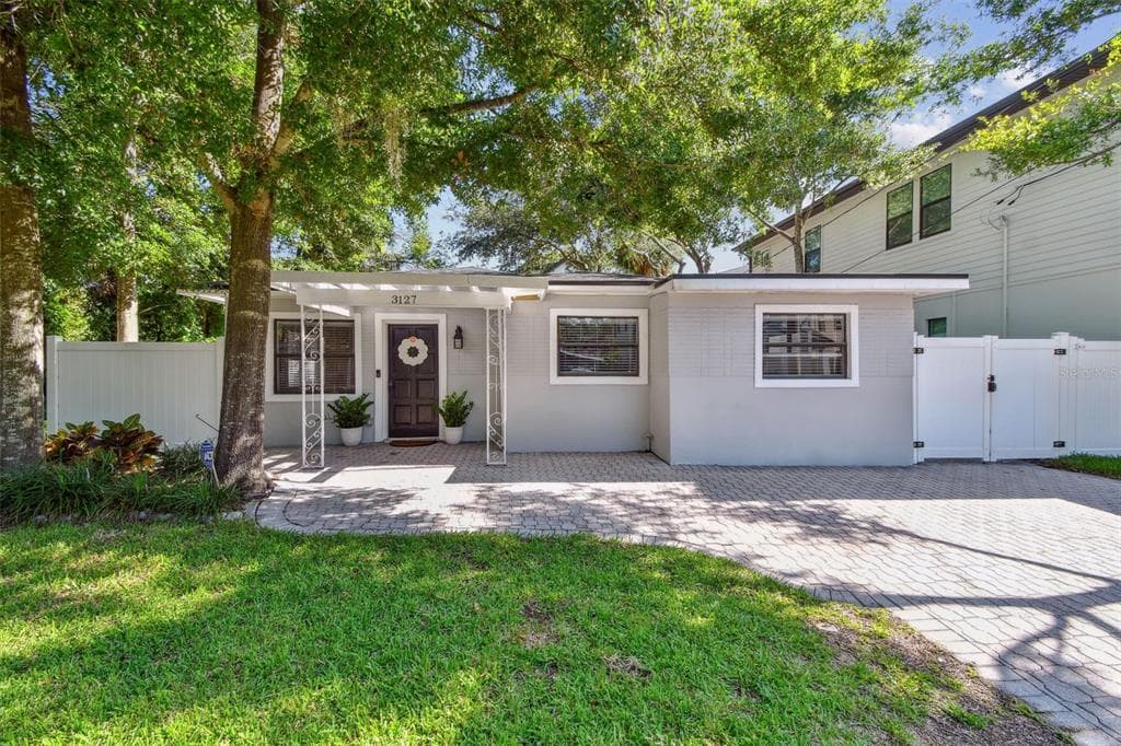 3127 W OAKELLAR AVENUE TAMPA, FL 33611