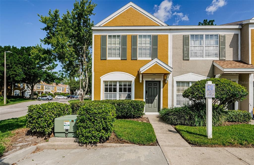 1241 REDONDO WAY WESLEY CHAPEL, FL 33543