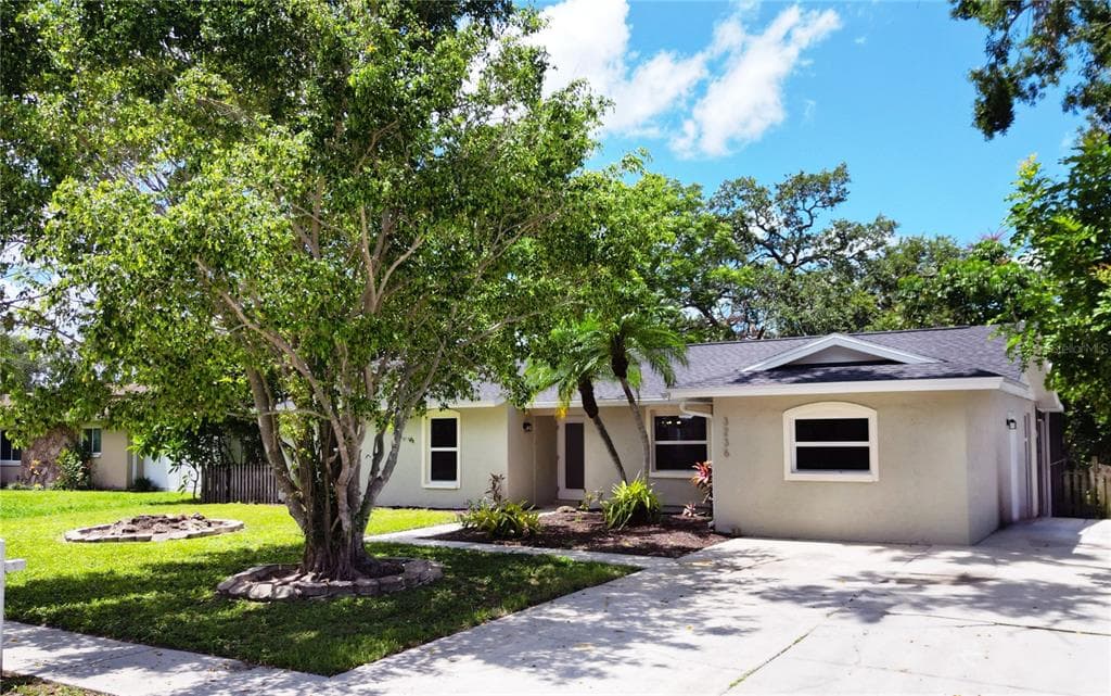 3236 KINGSWOOD DRIVE SARASOTA, FL 34232