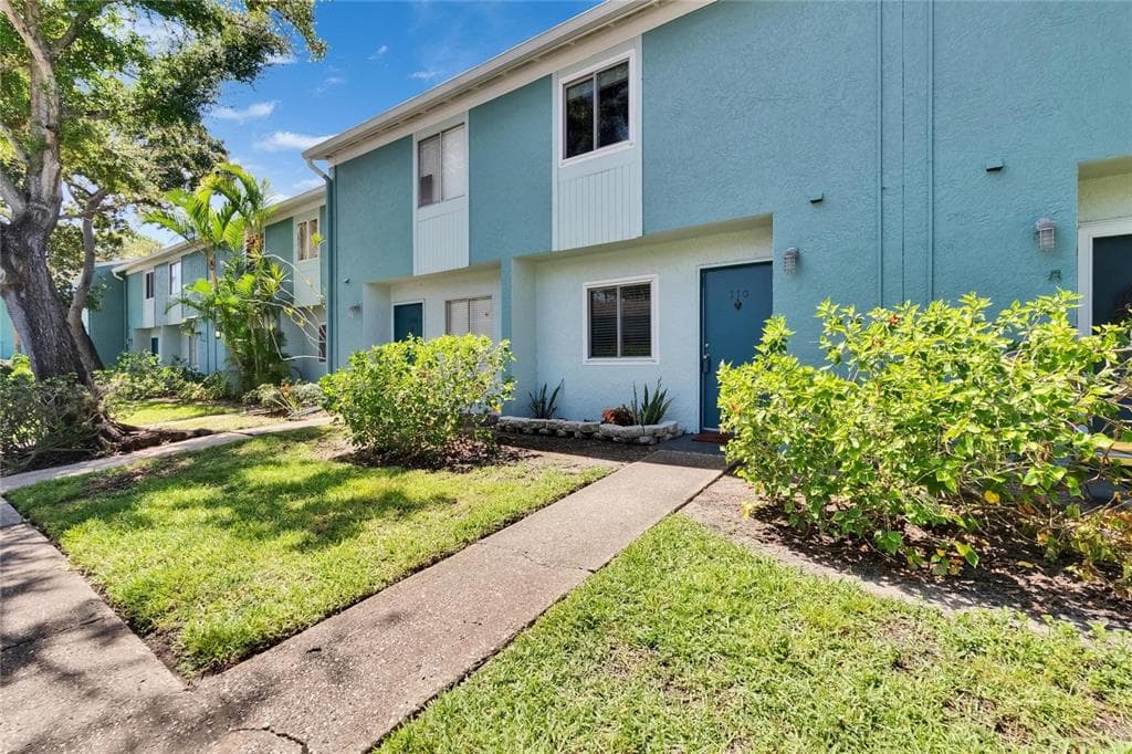 110 114TH TERRACE NE UNIT 110 ST PETERSBURG, FL 33716