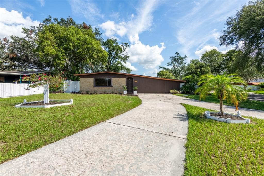 4018 E BLUFF AVENUE TAMPA, FL 33617