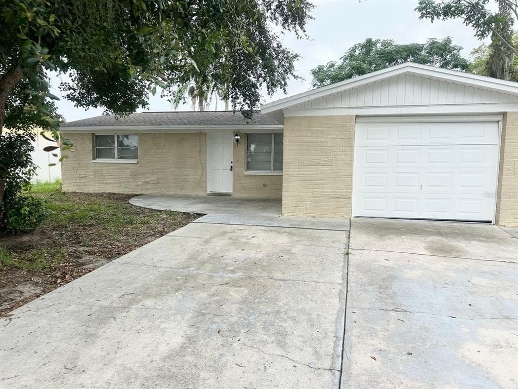3524 HOOVER DRIVE HOLIDAY, FL 34691