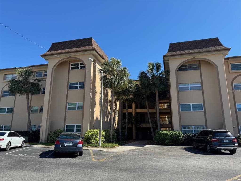 2525 W BAY DRIVE UNIT A33 LARGO, FL 33770