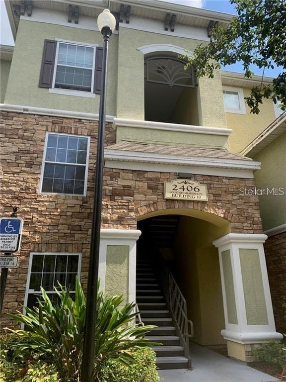 2406 COURTNEY MEADOWS COURT UNIT 301 TAMPA, FL 33619