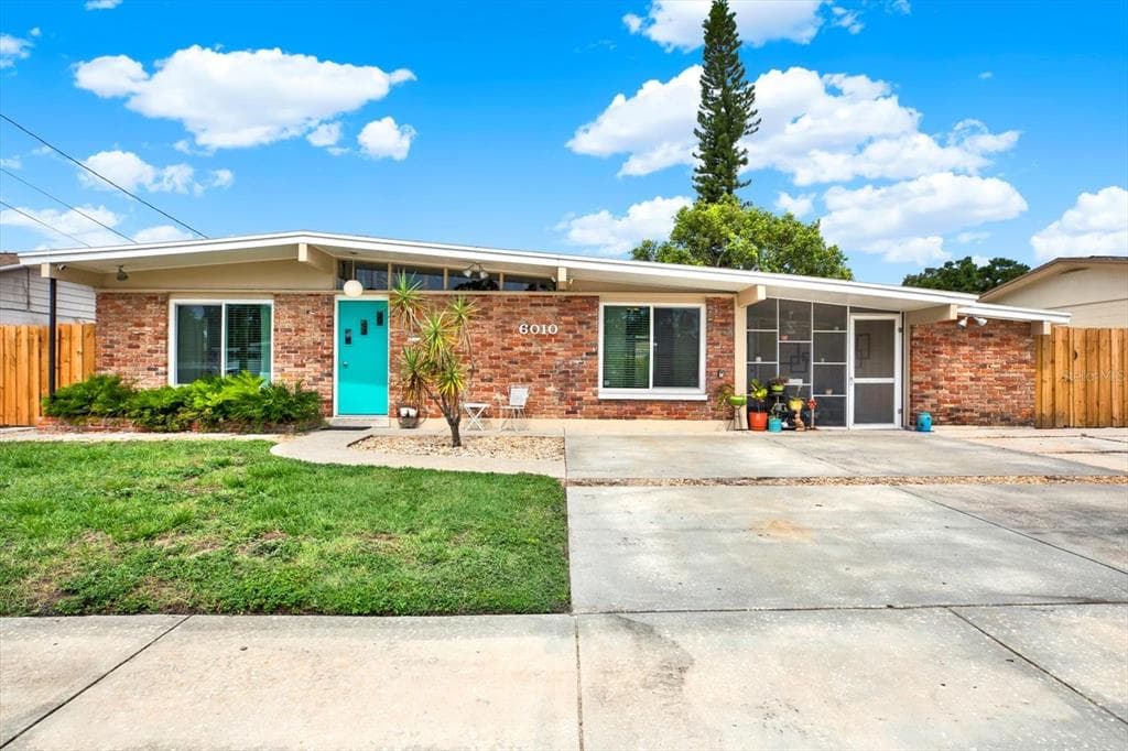 6010 N GUNLOCK AVENUE TAMPA, FL 33614