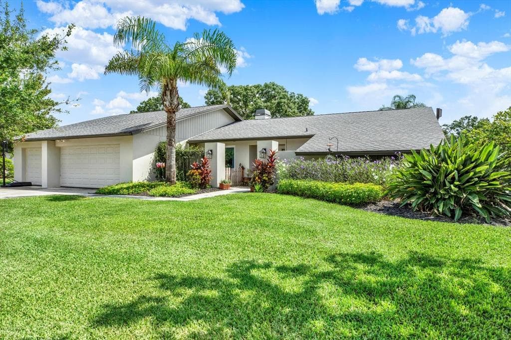 4323 MIDDLE LAKE DRIVE TAMPA, FL 33624
