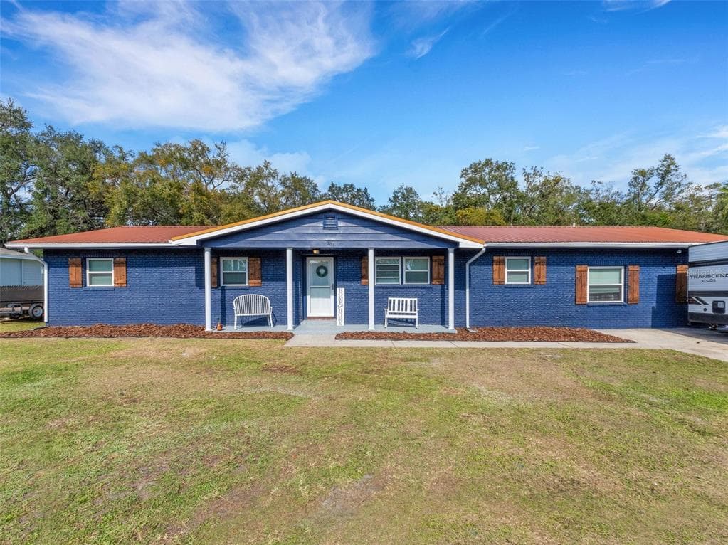 901 SWANN DRIVE
