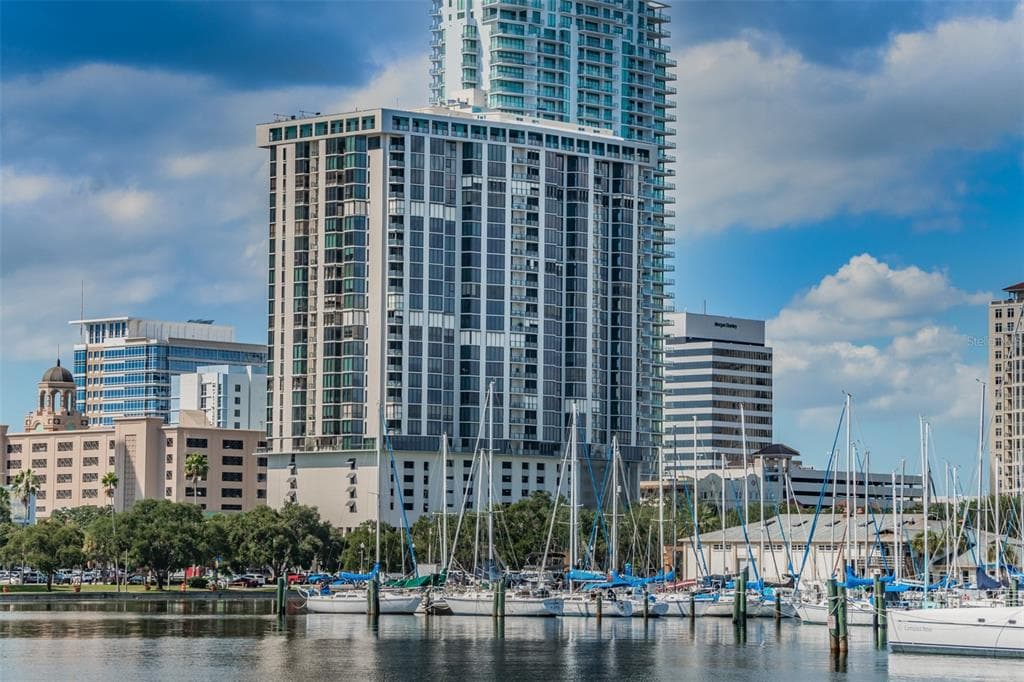 1 BEACH DRIVE SE UNIT 2210 ST PETERSBURG, FL 33701