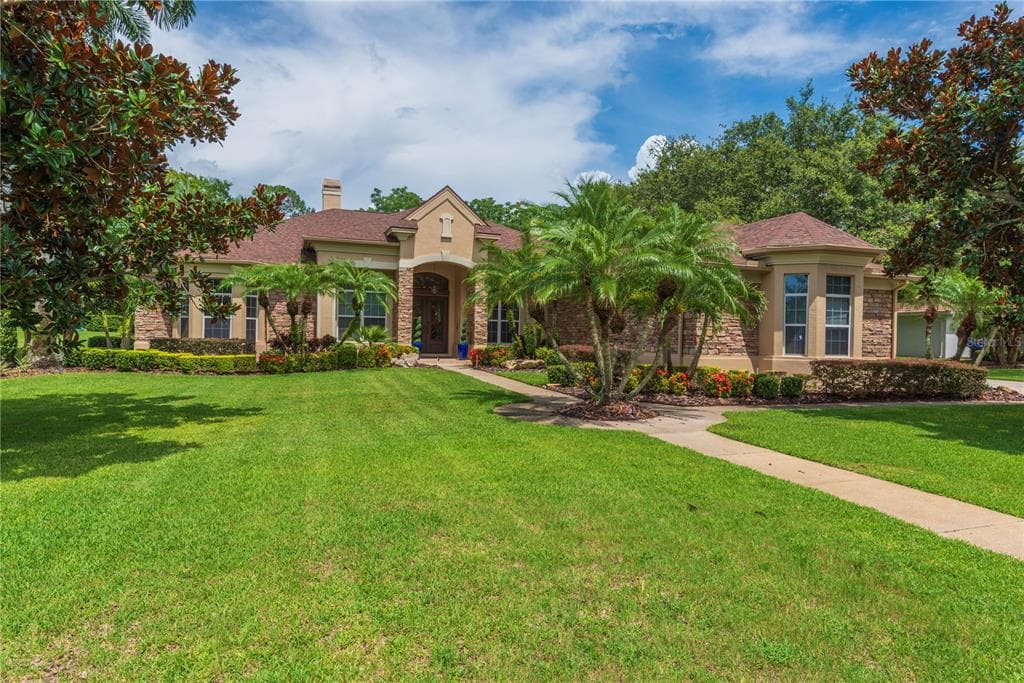 911 PINE LAKE DRIVE TARPON SPRINGS, FL 34688