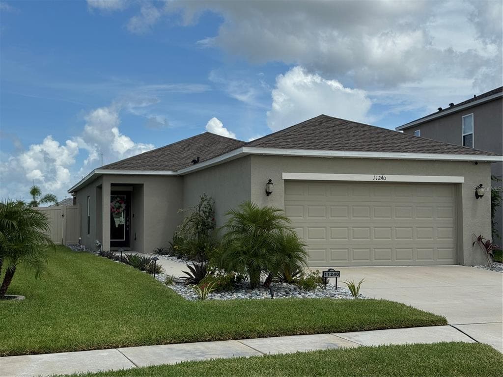11240 FIELDSTONE DRIVE