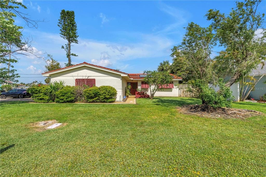 557 CRYSTAL DRIVE MADEIRA BEACH, FL 33708