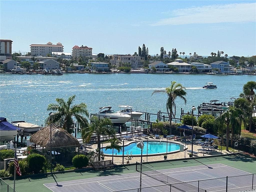 660 ISLAND WAY UNIT 501 CLEARWATER BEACH, FL 33767