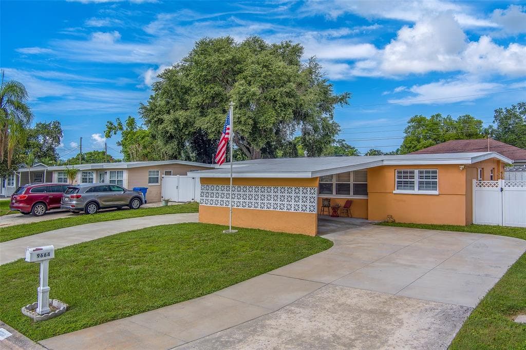 9664 GROVELAND STREET SEMINOLE, FL 33772