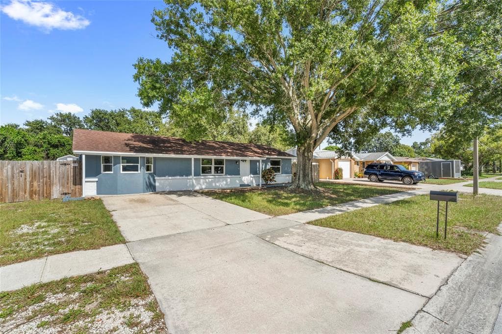 803 PENINSULA ROAD TARPON SPRINGS, FL 34689