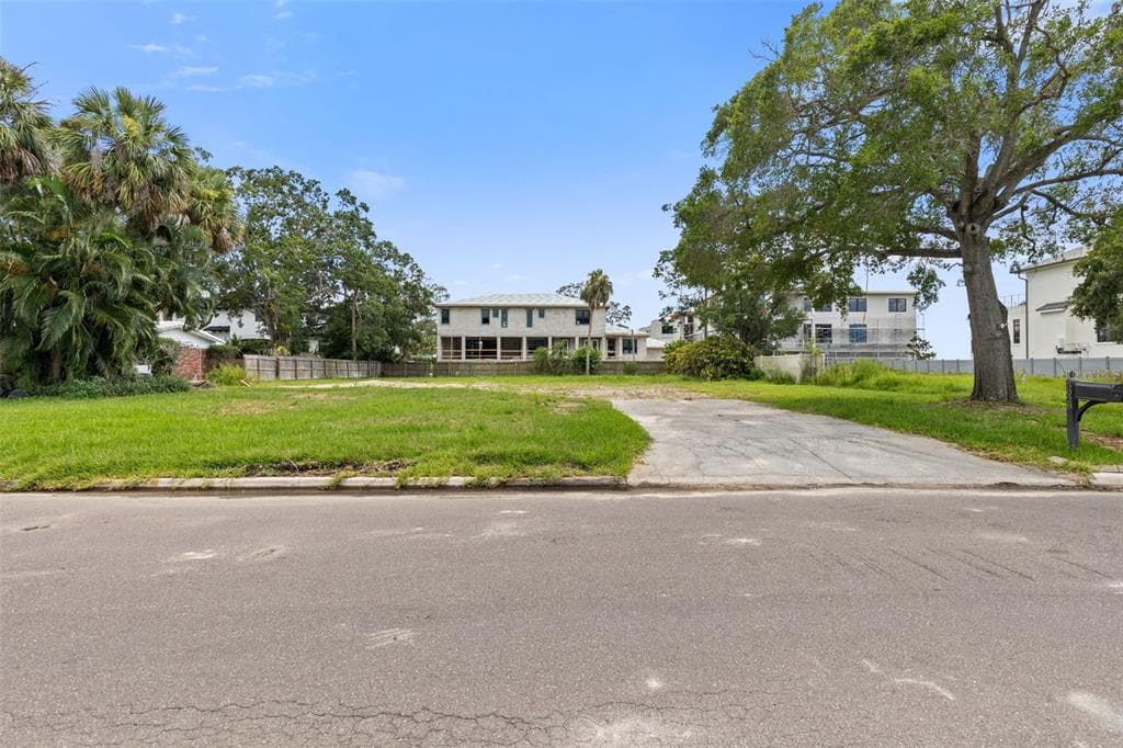 5028 W LONGFELLOW AVENUE TAMPA, FL 33629