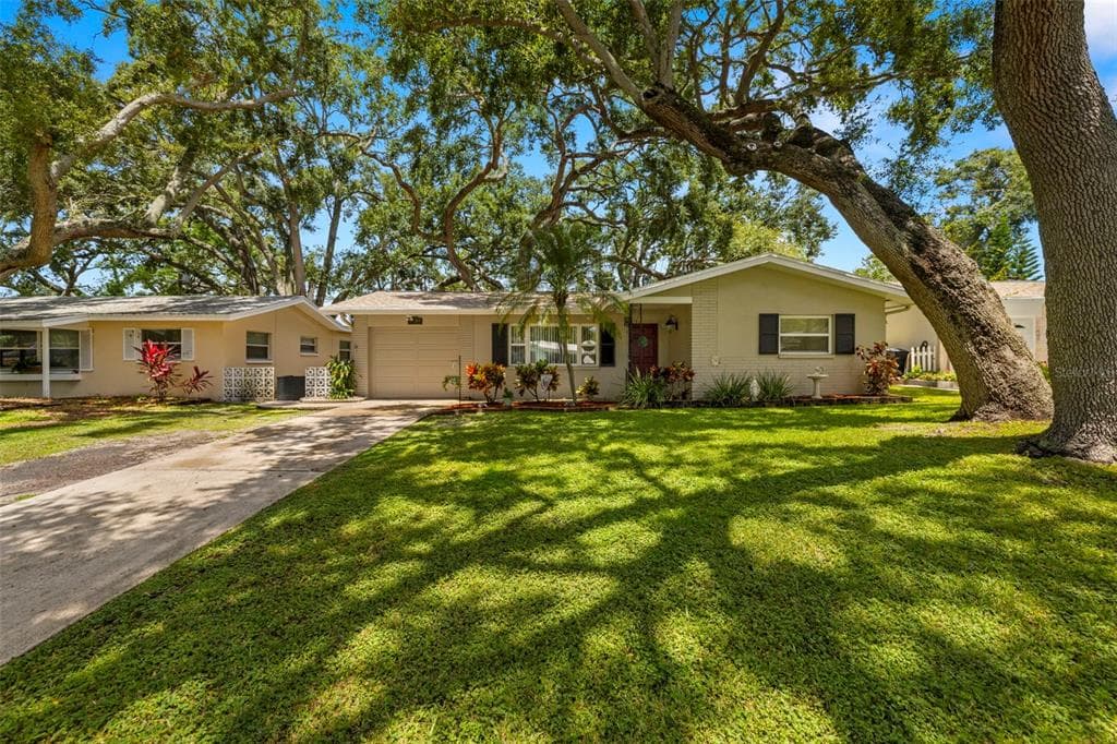1434 THAMES LANE CLEARWATER, FL 33755