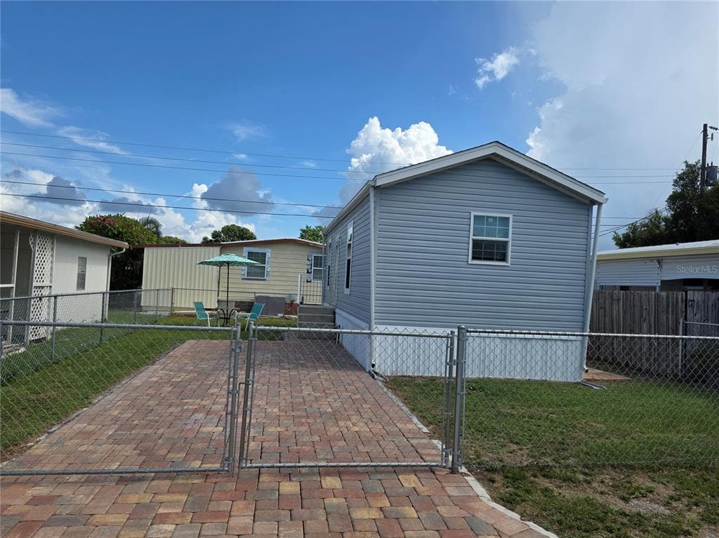 1109 49TH AVENUE DRIVE W BRADENTON, FL 34207